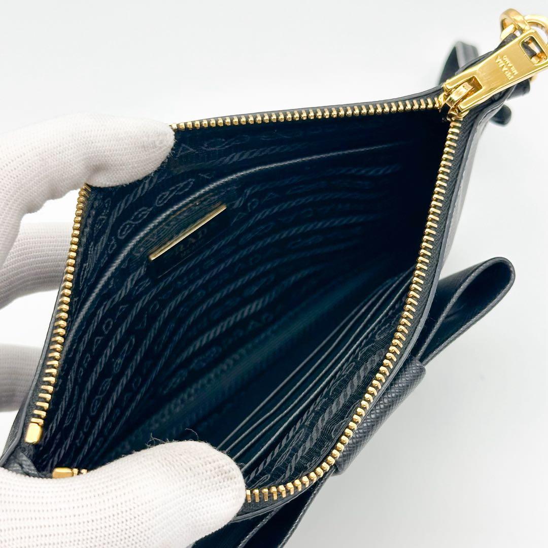 【使用わずか】プラダ リストレット リボン クラッチバッグ サフィアーノ ポーチ