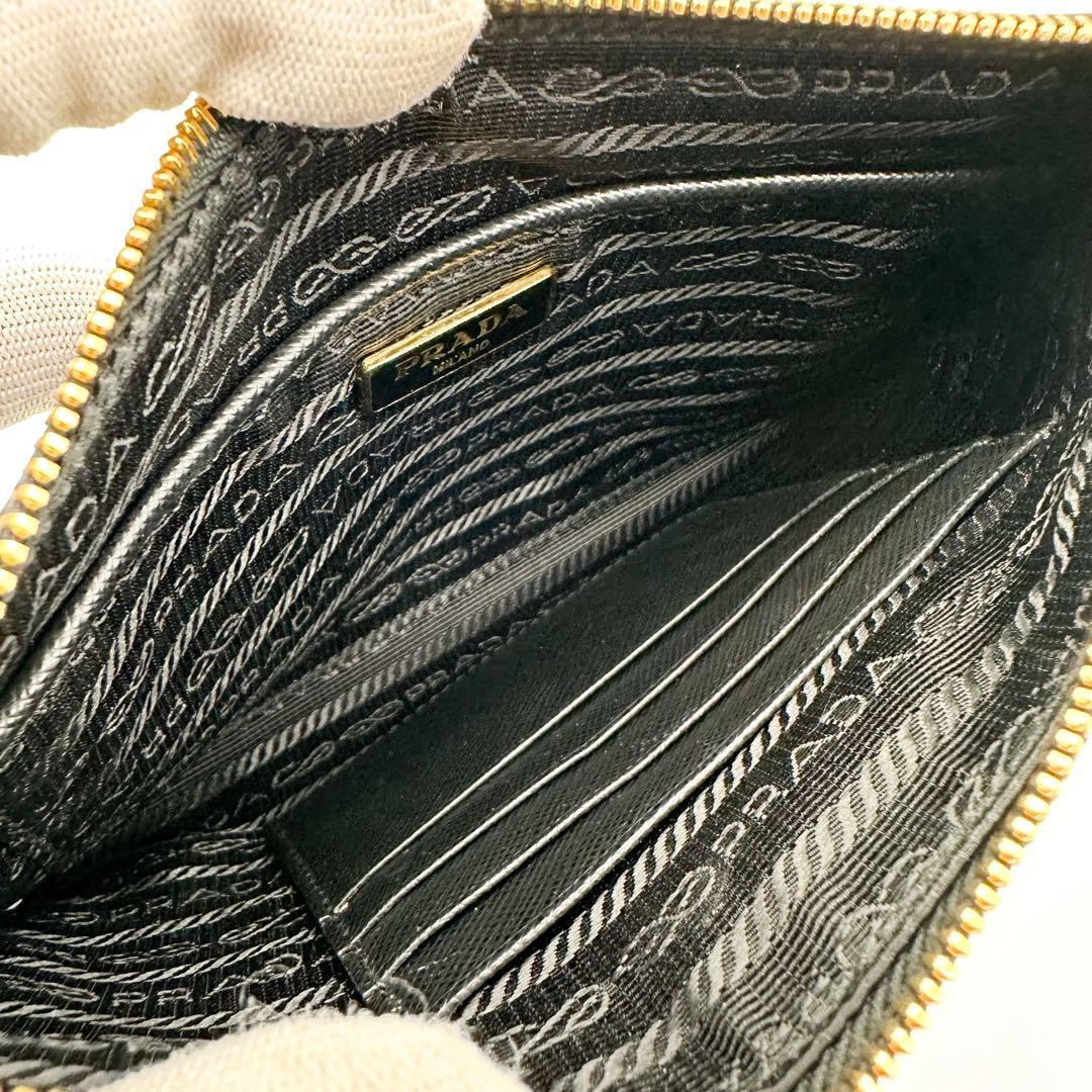 【使用わずか】プラダ リストレット リボン クラッチバッグ サフィアーノ ポーチ