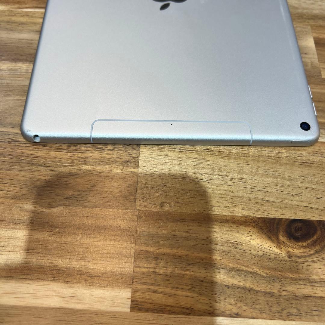 K1345 SIMフリー　iPad Air 第三代　64GB