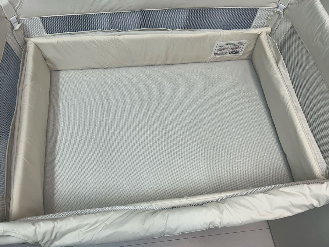 アップリカ　ココネルエアー　折りたためるベビーベッド