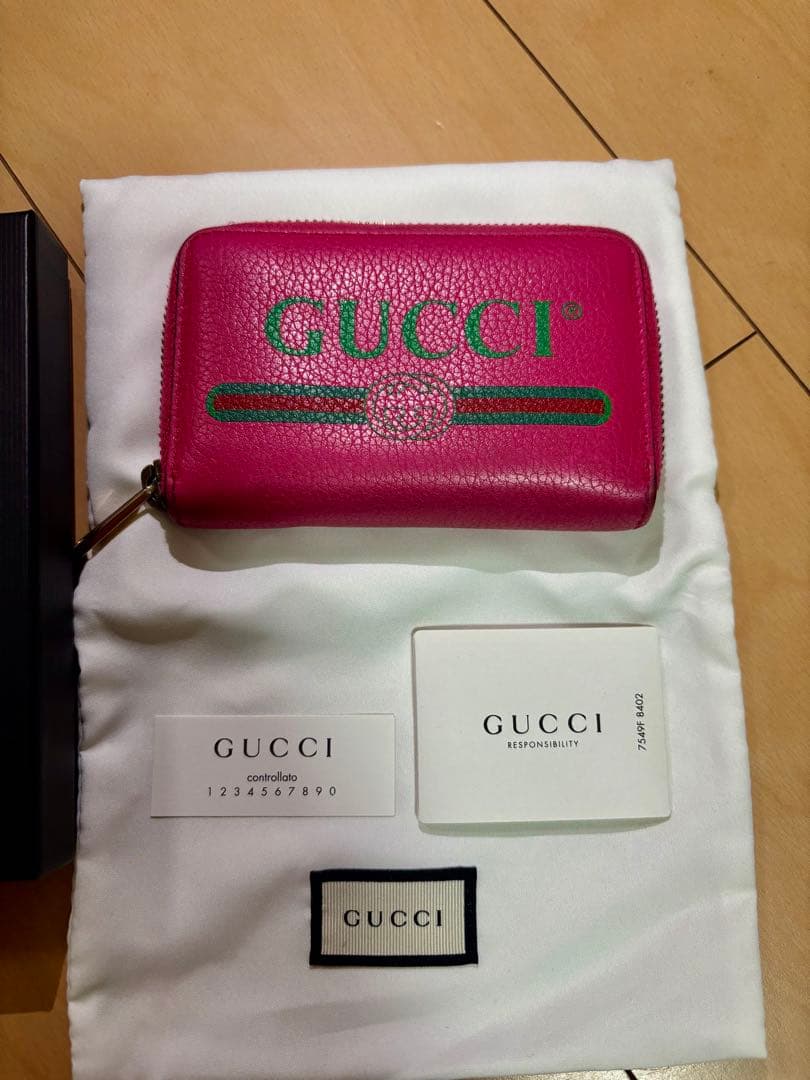 GUCCI ピンク レザー ケース