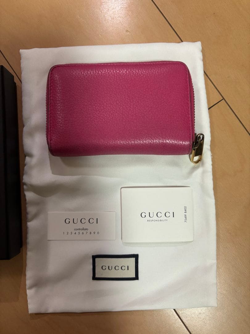 GUCCI ピンク レザー ケース