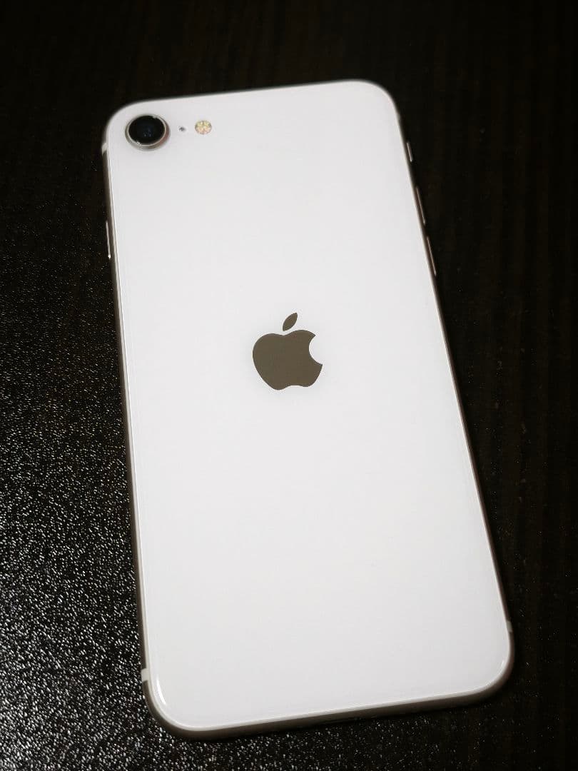 正月価格超美品SIMフリーiPhone SE第3世代 64GB「スターライト」