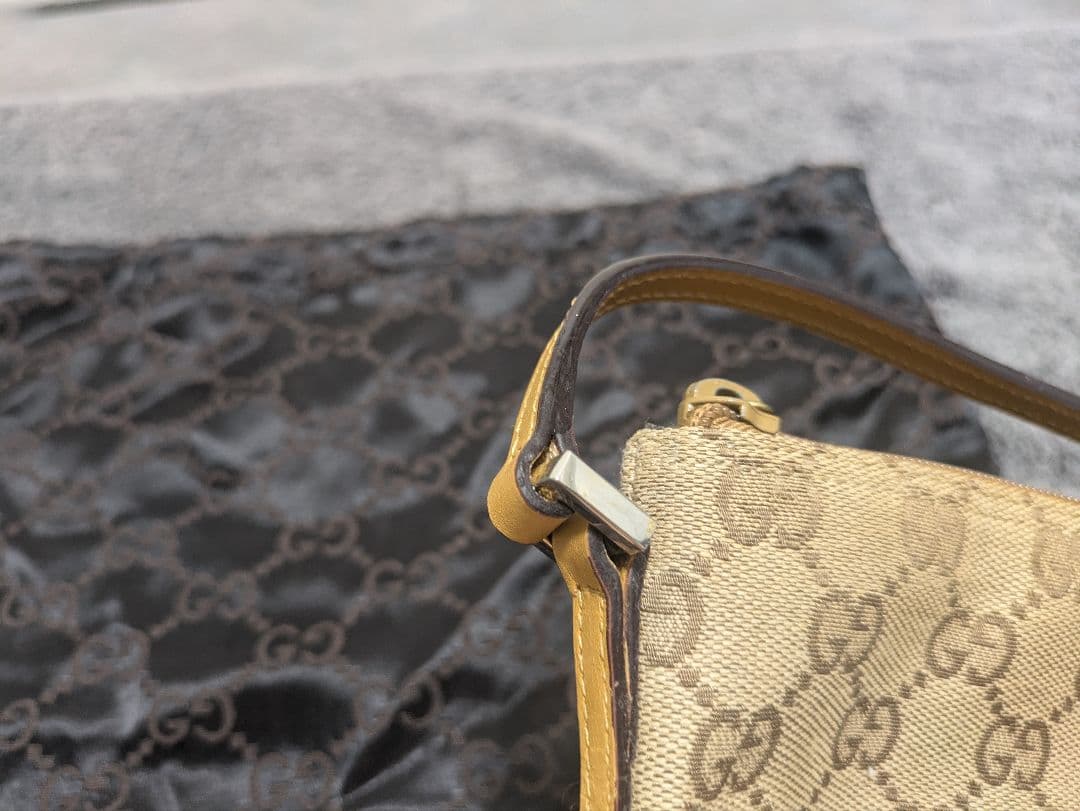 GUCCI アクセサリーポーチ　GG柄　バッグ