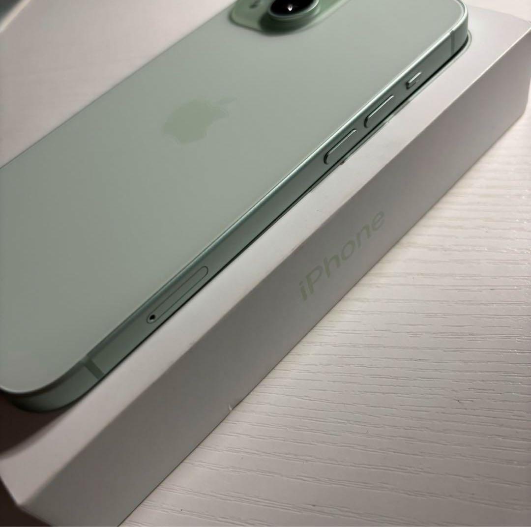 iPhone 15 256GB グリーン SIMフリー 極美品