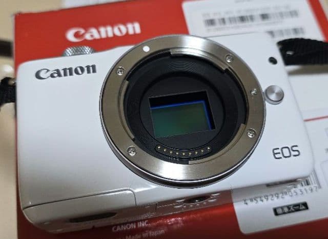 Canon EOS M10 キャノン　EF-M 15-45mm IS STM