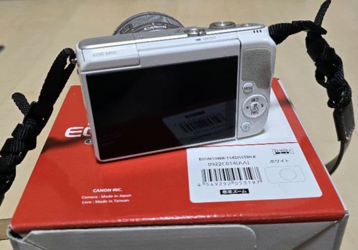 Canon EOS M10 キャノン　EF-M 15-45mm IS STM