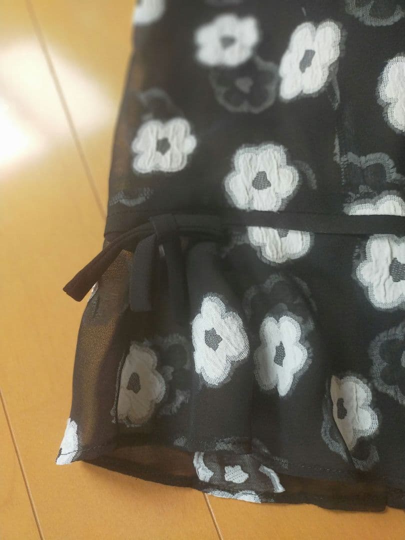 エムズグレイシー　花柄フレアスリーブひざ丈ワンピース　40