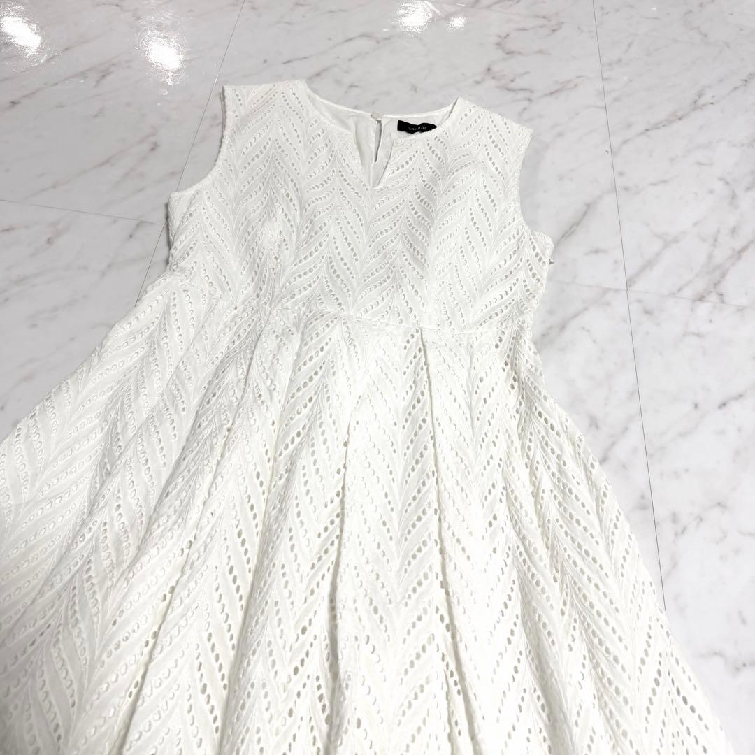 【美品】完売品✨️アニュアンス カットワークレースマキシワンピース 美ライン