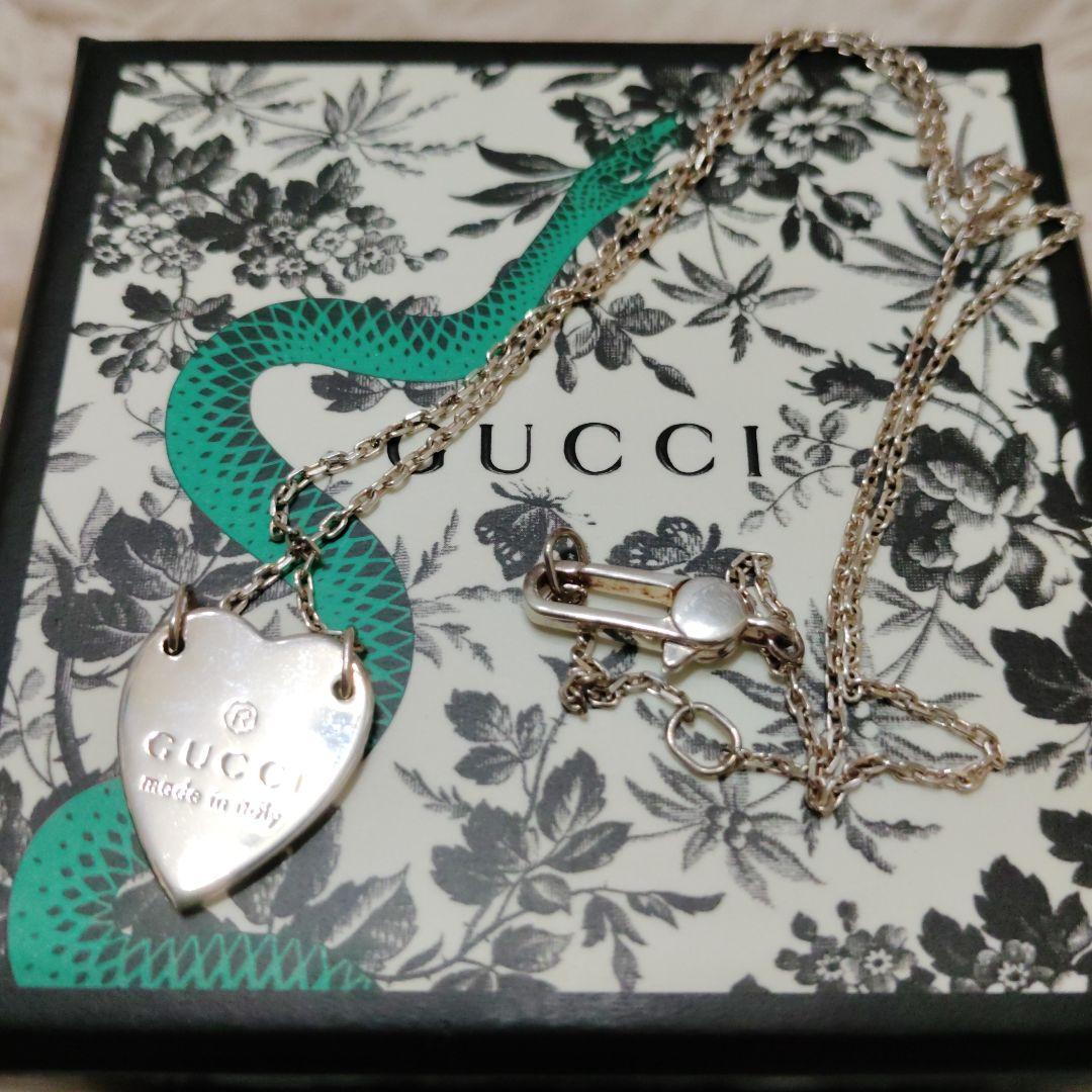 GUCCIシルバーネックレス