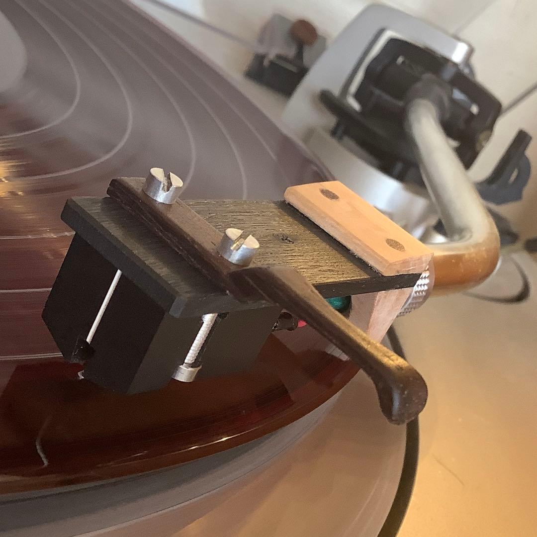 レコード音の追求　　ヘッドシェル(備長炭＋花梨、天然素材の手作り一点物)