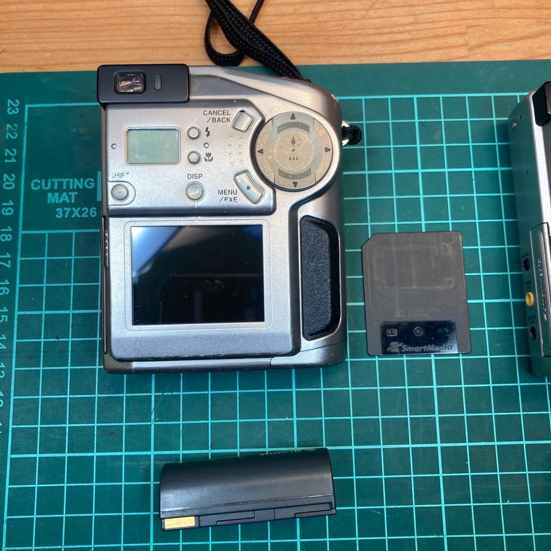 LEICA digiiux、FUJIFILM FINEPIX 1700Zジャンク