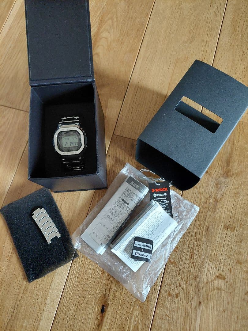 美品　G-SHOCK GMW-B5000D-1JF　フルメタル　シルバー