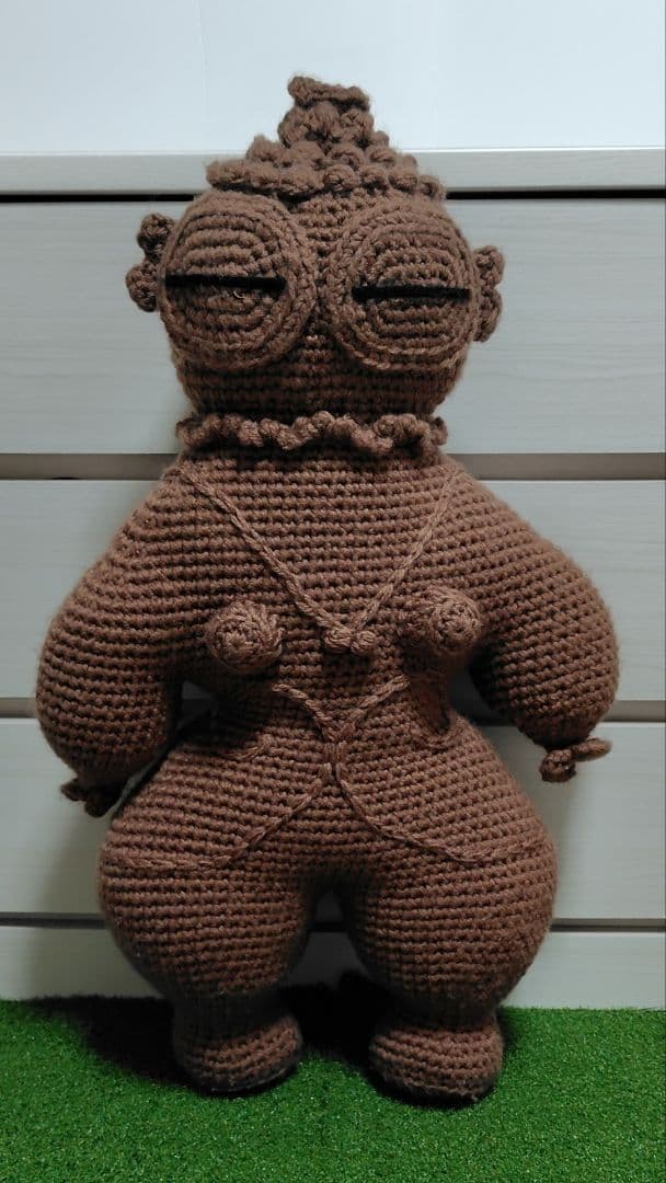 ビッグな土偶の抱きぐるみ・カエルのがま口ショルダーポーチ