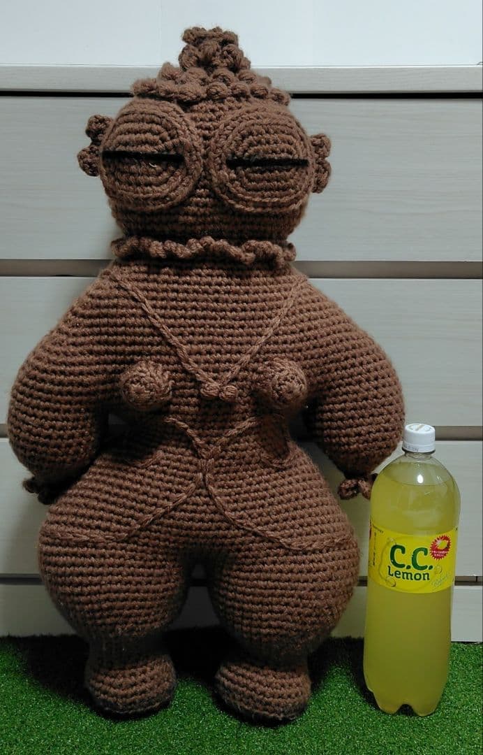 ビッグな土偶の抱きぐるみ・カエルのがま口ショルダーポーチ