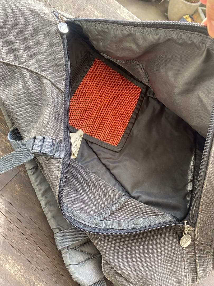 NIKE ナイキ ワンショルダーバッグ スリングバッグ Y2K テック系