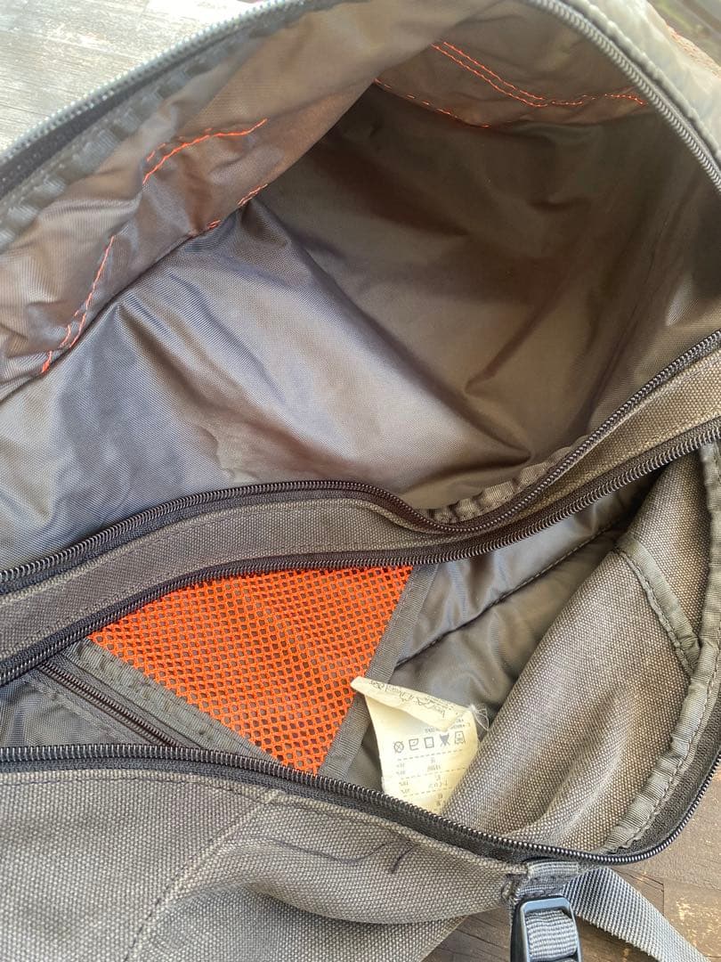 NIKE ナイキ ワンショルダーバッグ スリングバッグ Y2K テック系