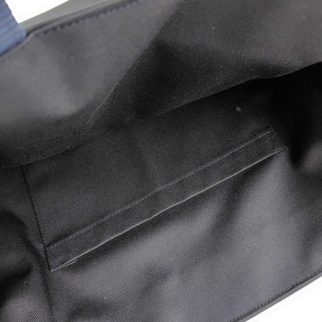 説明会に　濃紺×濃紺　スクエアのサブバッグ