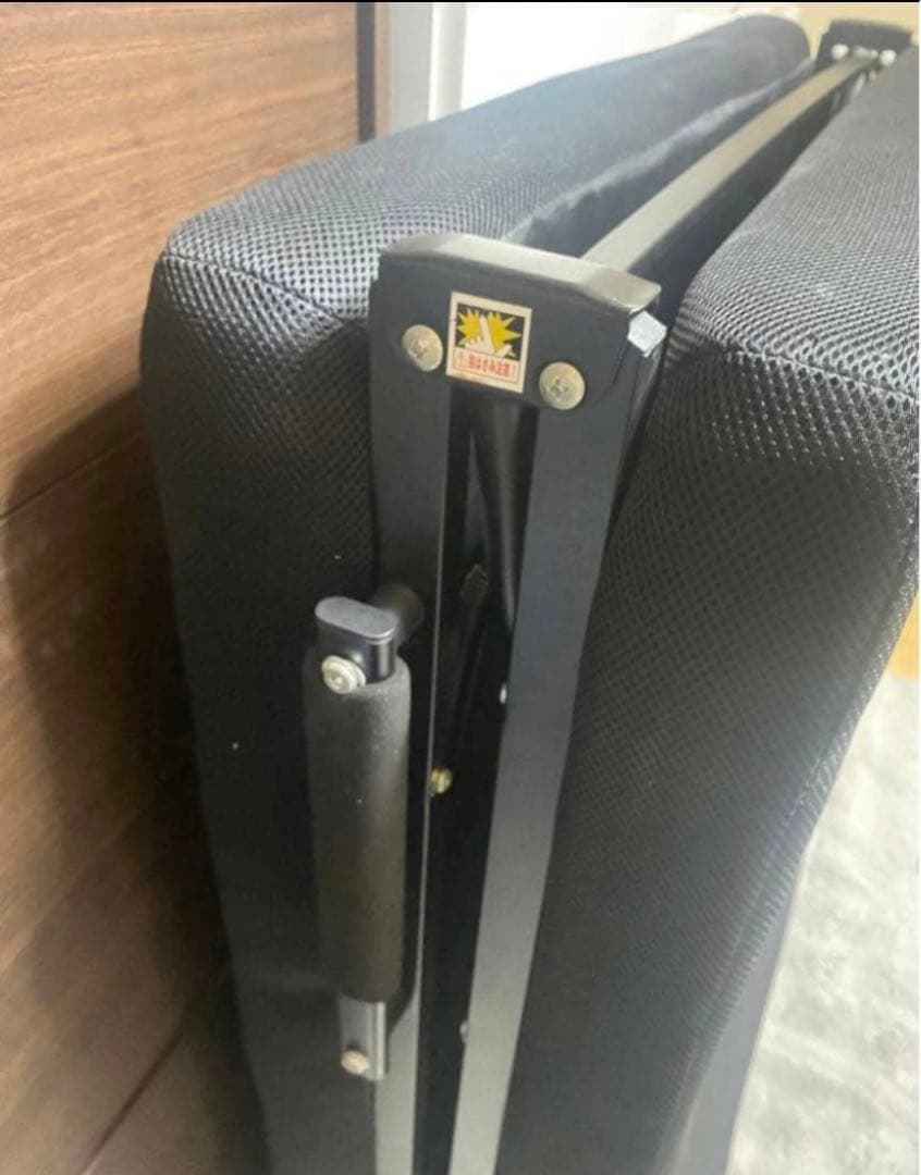 引き取りの方8000円　奈良市　大阪　折りたたみ簡易ベッド 黒