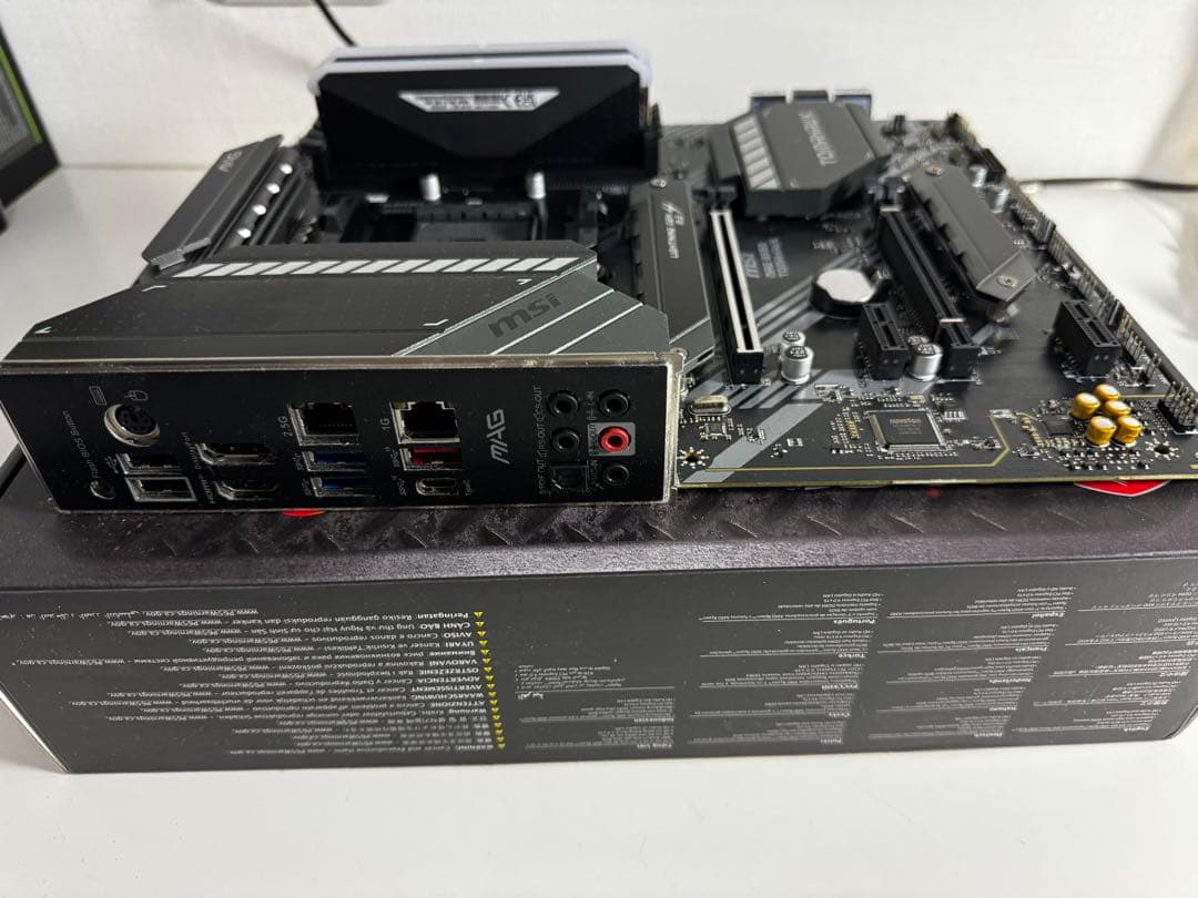 その他 B550 TOMAHAWK