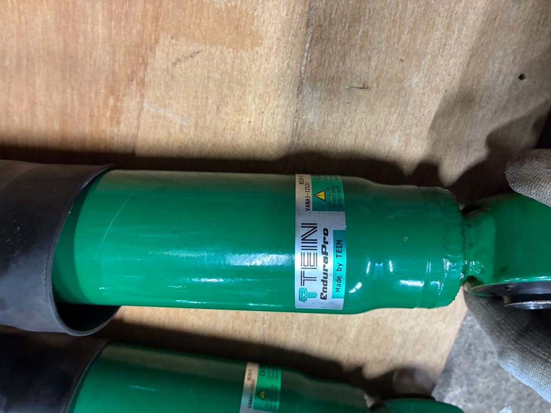 TEIN テイン ショックアブソーバー ニッサン NV350キャラバン