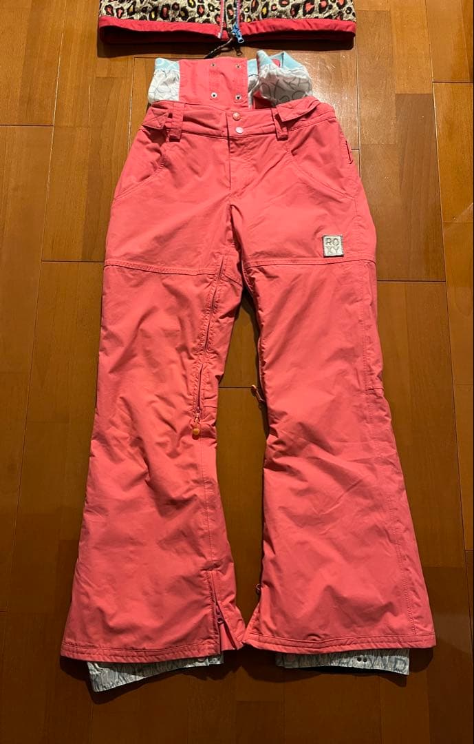 裏田⭐︎kissmark ヒョウ柄ジャケット S、ROXY ピンクパンツ M