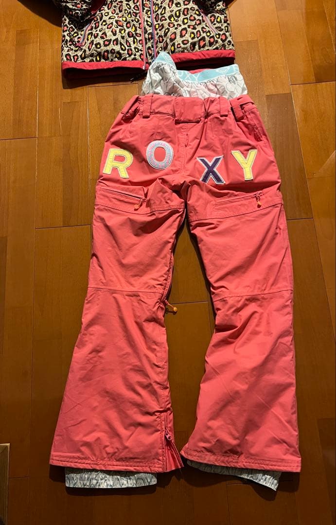 裏田⭐︎kissmark ヒョウ柄ジャケット S、ROXY ピンクパンツ M