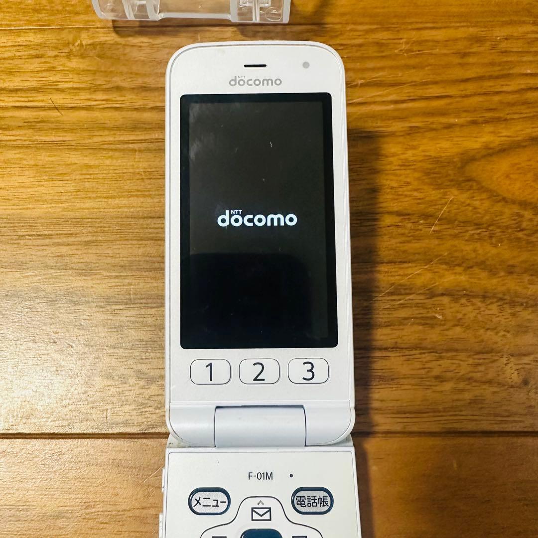 ドコモ らくらくホン F-01M ホワイト通電確認済 初期化済