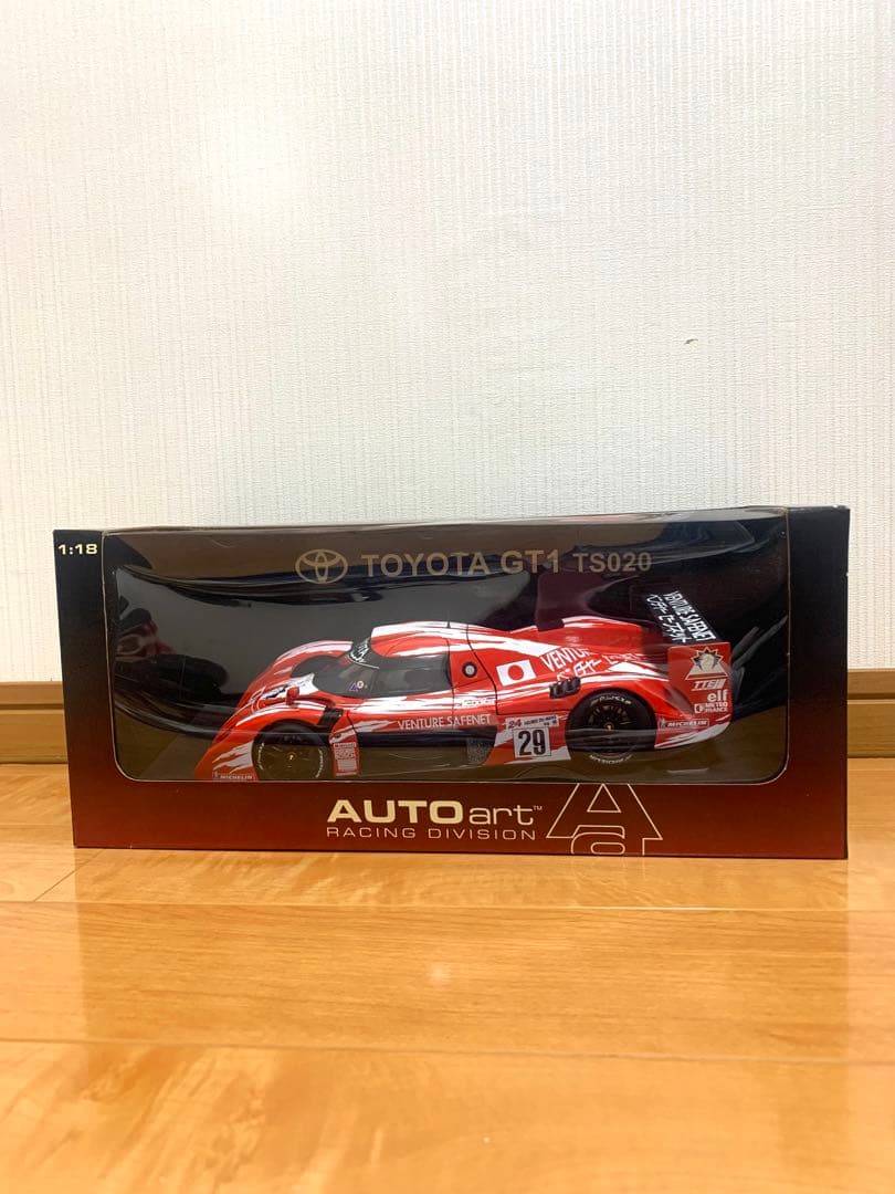 ミニカー AUTOART TOYOTA GT1 TS020 1/18