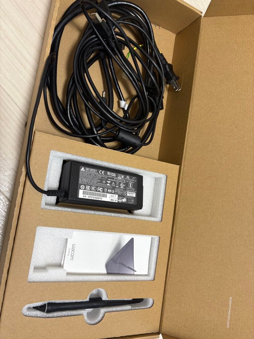 Wacom cintiq 22 fhd 液晶ペンタブレット 液タブ