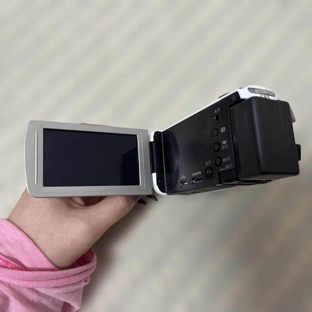 美品❗️panasonic パナソニック HC-V520M ビデオカメラ 白