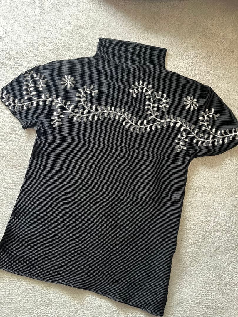 me イッセイミヤケ　半袖トップス