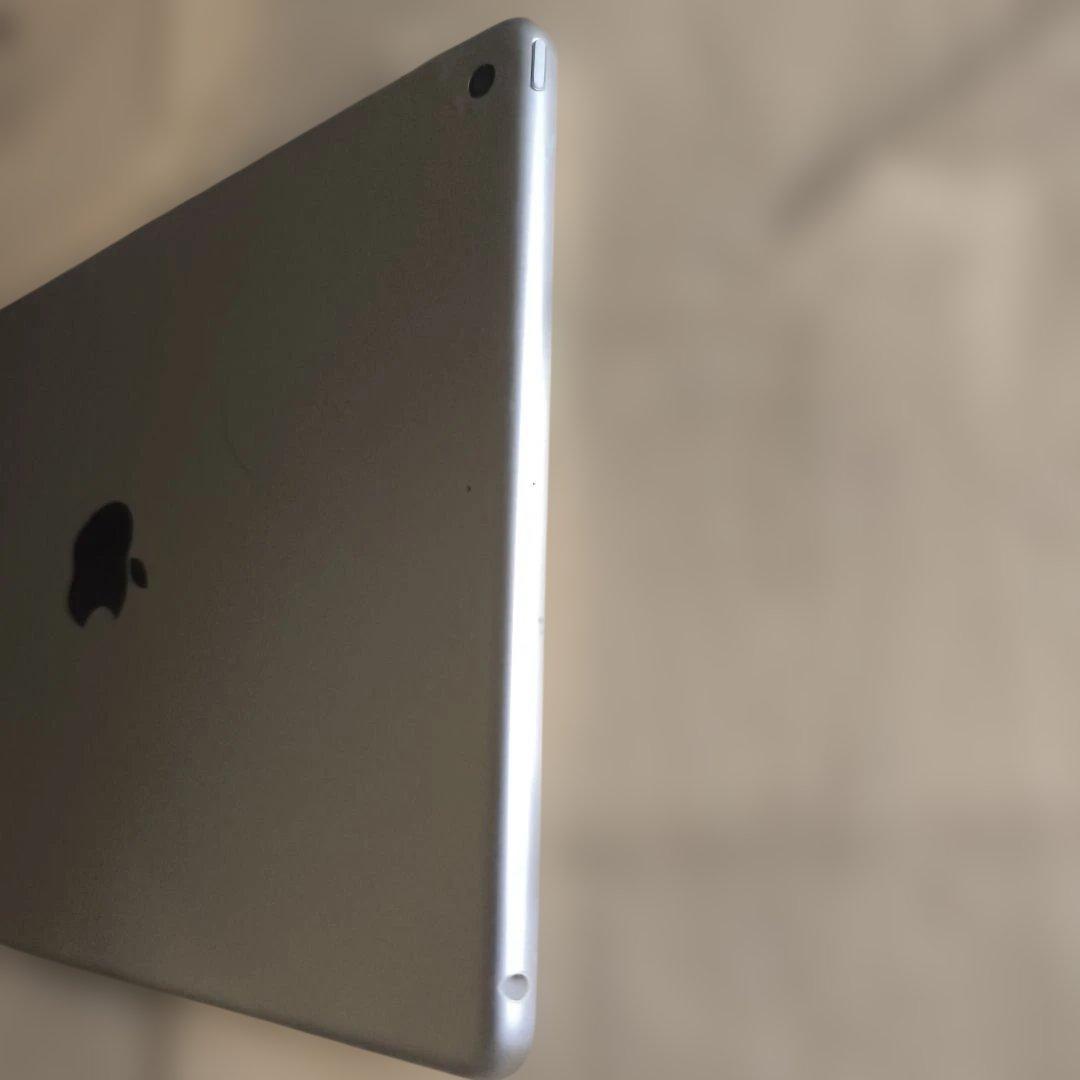 人*者様 iPad 第8世代10.2インチ シルバー32㎇ Wi-Fiモデル 9