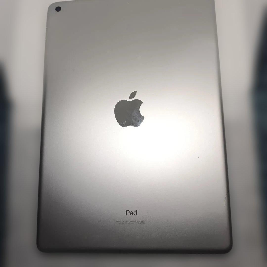 人*者様 iPad 第8世代10.2インチ シルバー32㎇ Wi-Fiモデル 9