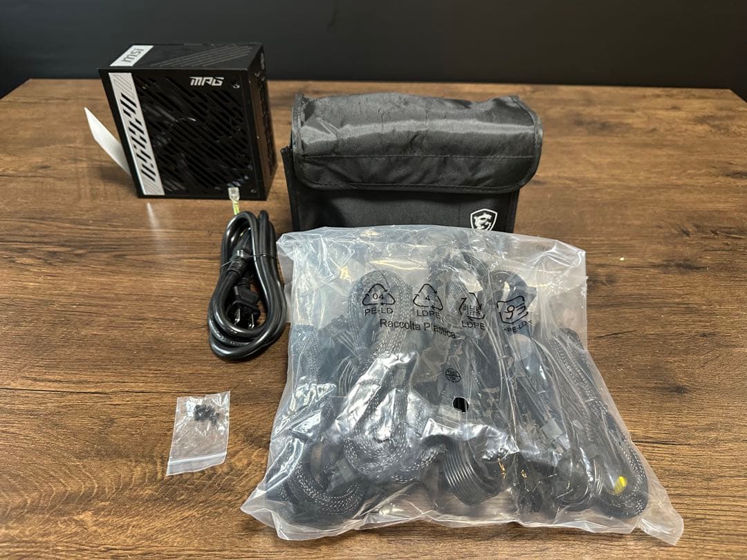 MSI MPG A1000G PCIE5 (80+ gold)　電源ユニット