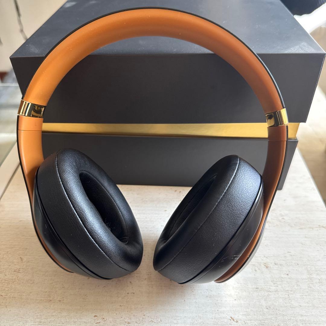 beats ワイヤレスヘッドホン ブラック/ブラウン