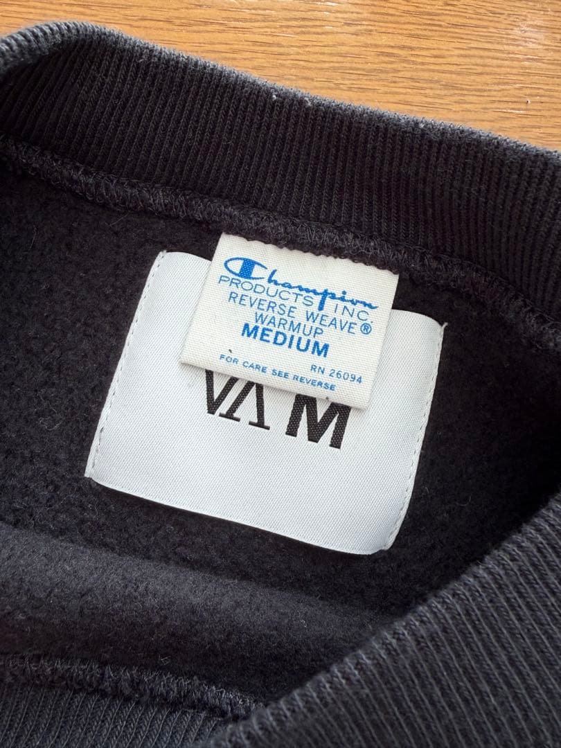 V.A. ブラック スウェットChampion C/N Sweat - 001