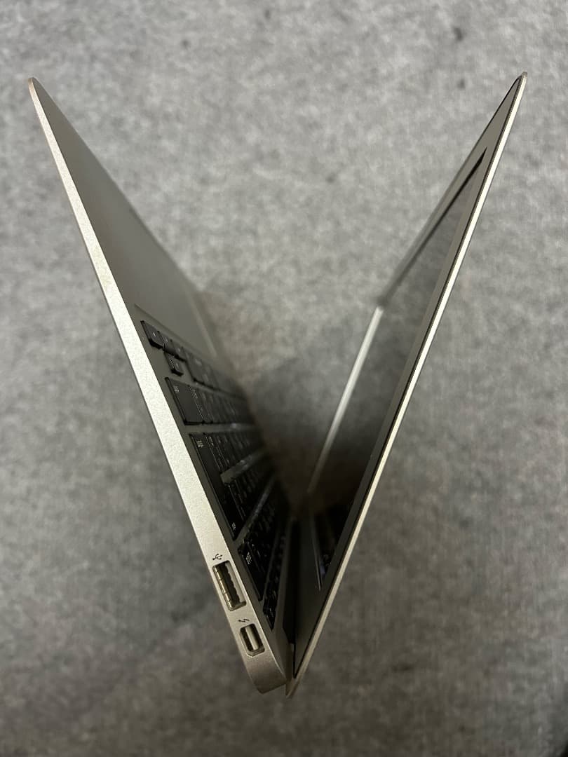 MacBook Air Mid 2013 11インチ Sequoia 完動品