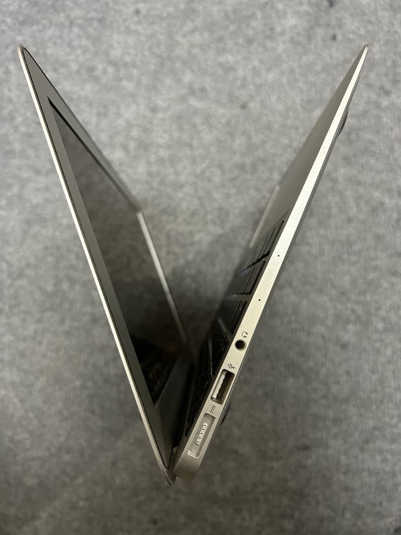 MacBook Air Mid 2013 11インチ Sequoia 完動品