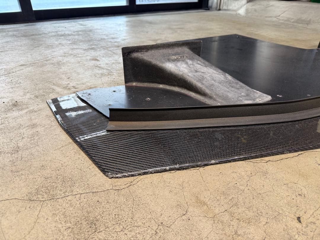 カーショップグロウ フロントアンダーパネルカーボン&CF Labアップスイープ