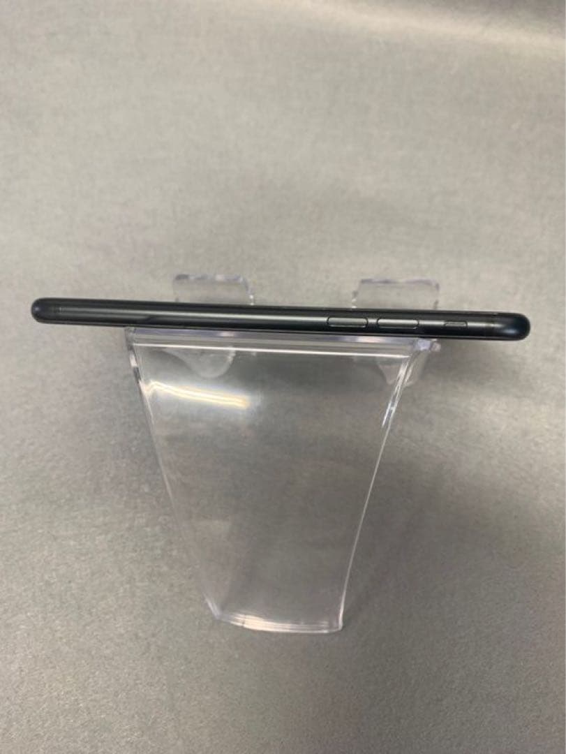 美品　国内版　SIMフリー　iPhoneSE 第2世代　 64GB ブラック色