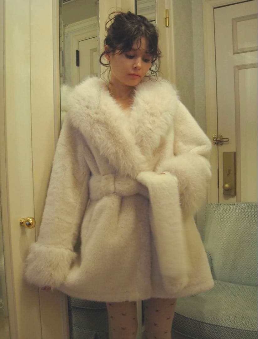 ペリキュール ホワイトファーコート ベルト付き