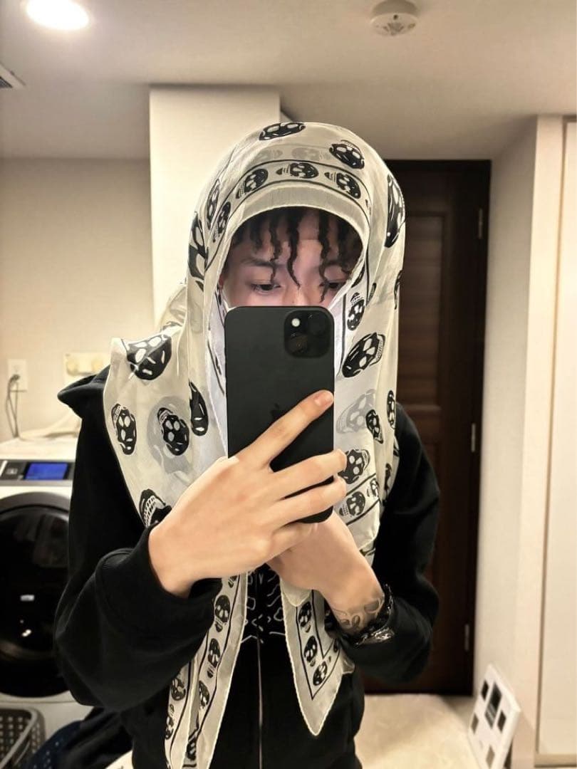 Alexander McQueen ストール【Jahxncho着用】