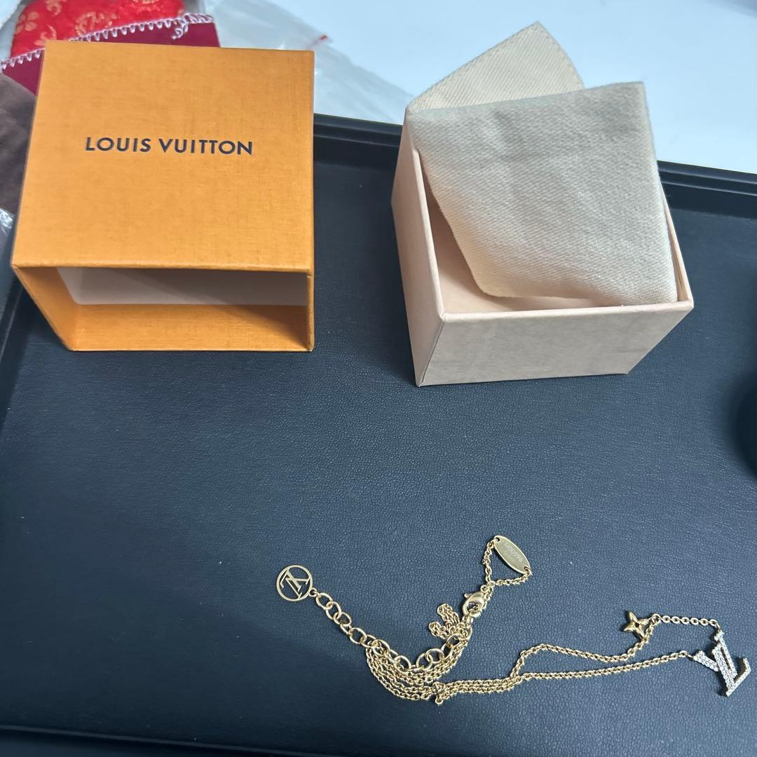 LOUIS VUITTON ゴールドネックレス