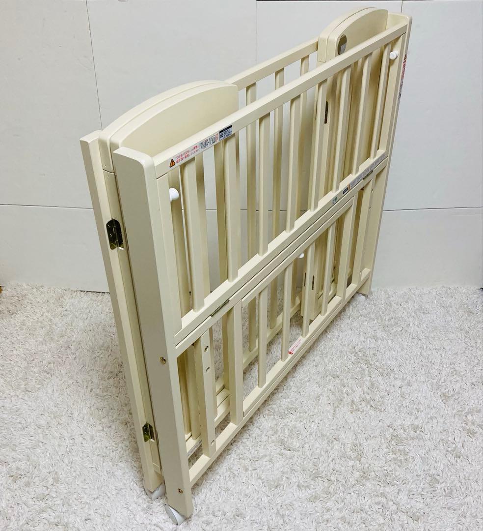 【美品】カトージ ベビーベッド ミニサイズ 折り畳み式　キャスター付き