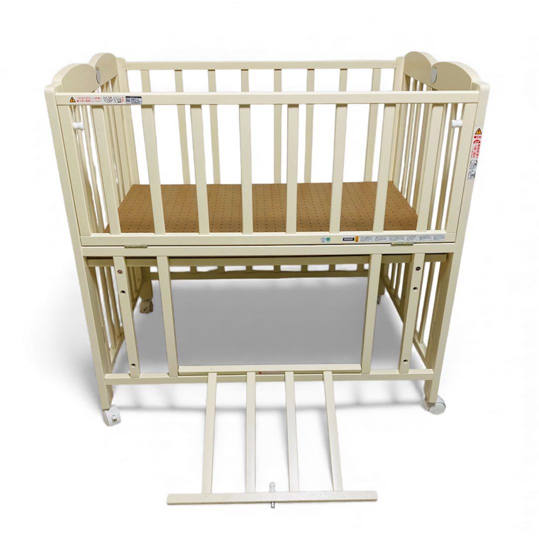 【美品】カトージ ベビーベッド ミニサイズ 折り畳み式　キャスター付き