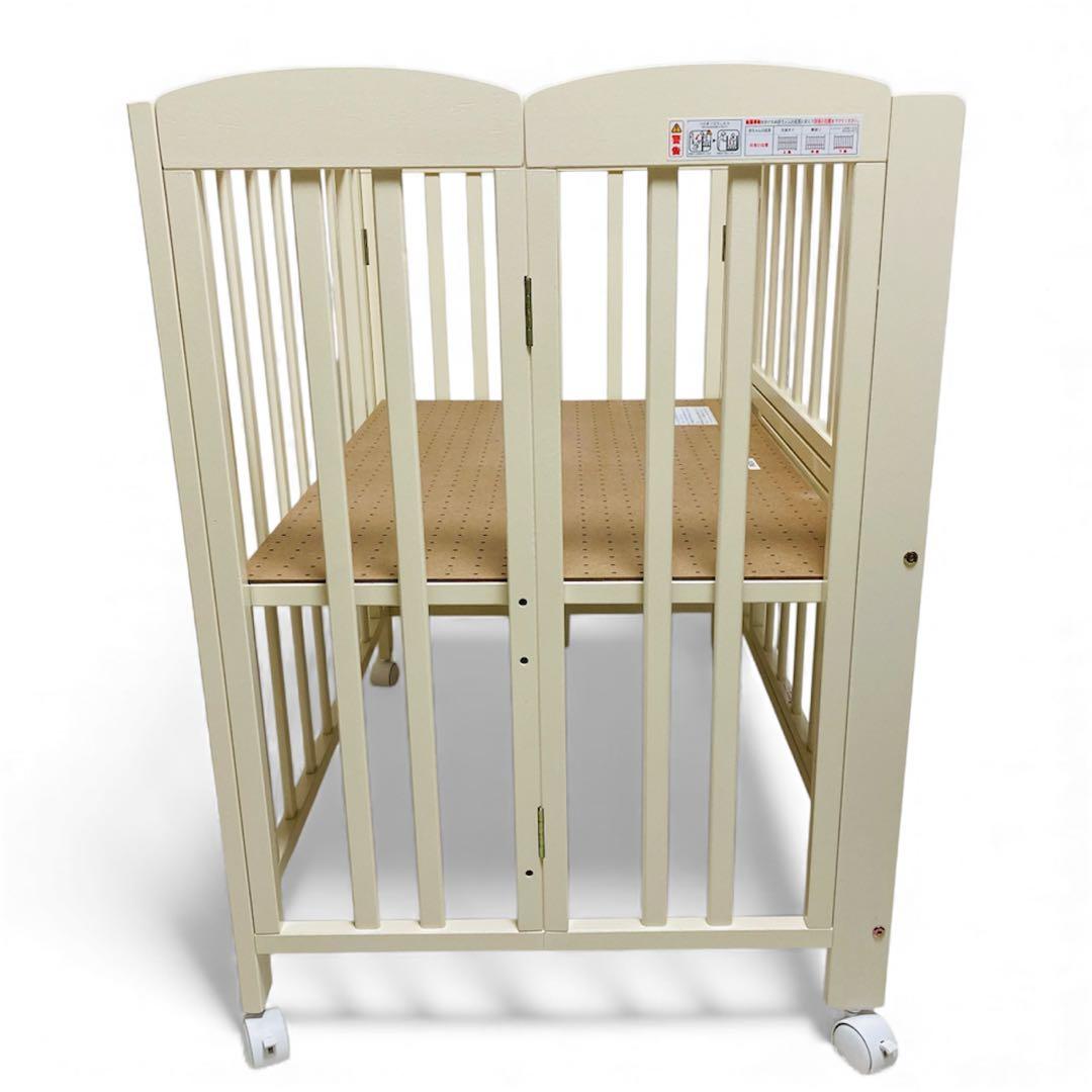 【美品】カトージ ベビーベッド ミニサイズ 折り畳み式　キャスター付き