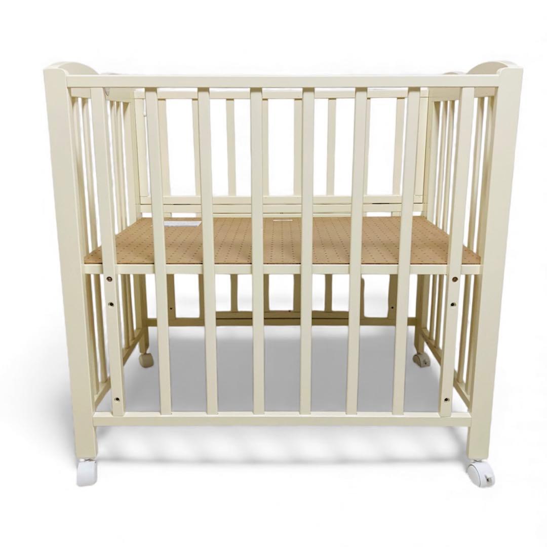 【美品】カトージ ベビーベッド ミニサイズ 折り畳み式　キャスター付き