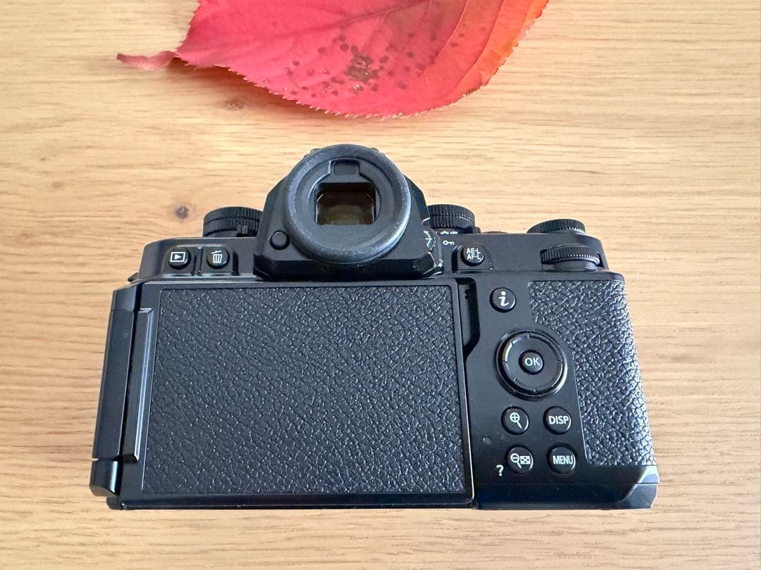 【極美品】Nikon Zf + 単焦点レンズ2本セット