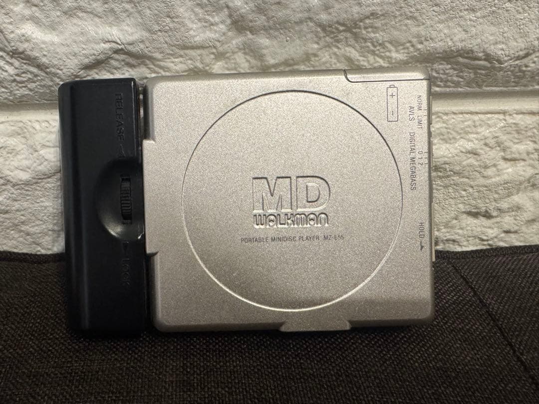 SONY MDウォークマン MZ-E55 動作確認済み　乾電池ケース付き